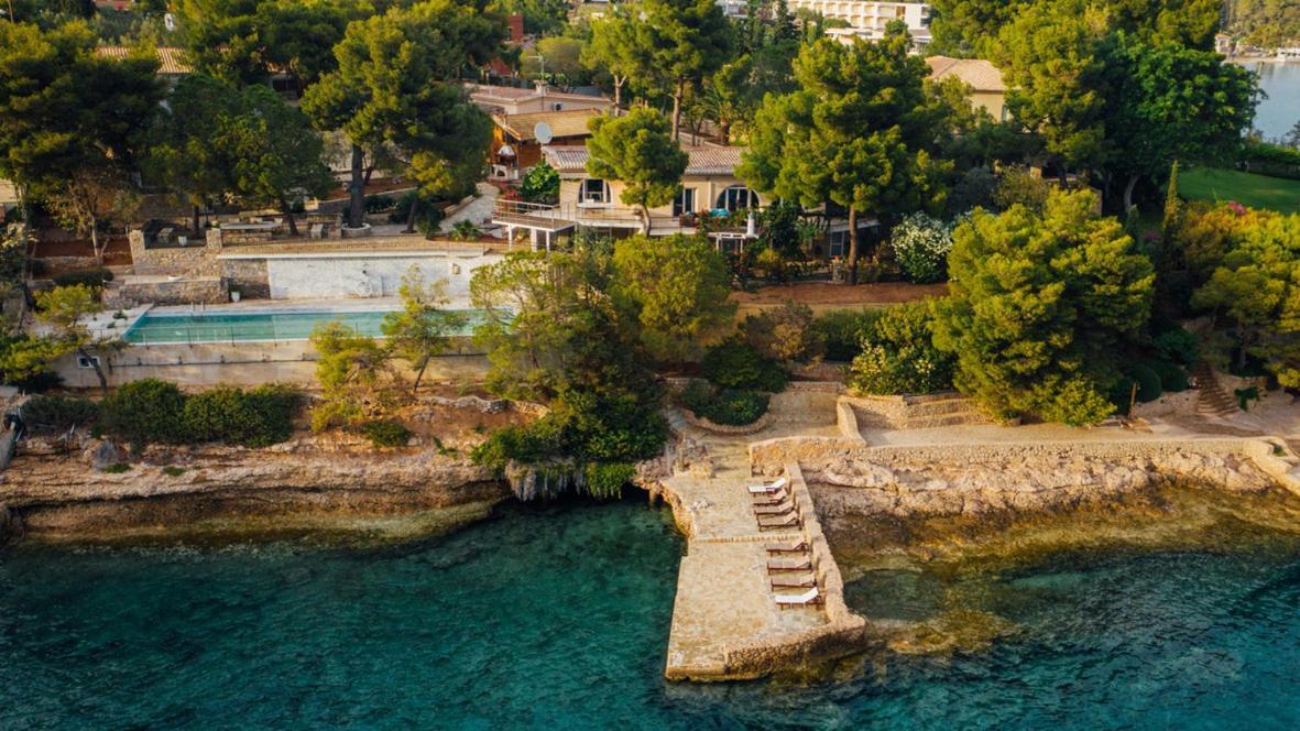 Vasiliki's Front And Pool * Porto Heli